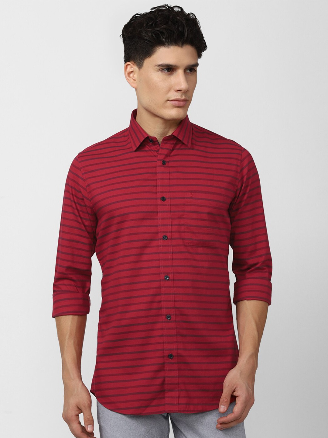 

Van Heusen Sport Men Slim Fit Horizontal Stripes Pure Cotton Casual Shirt, Red