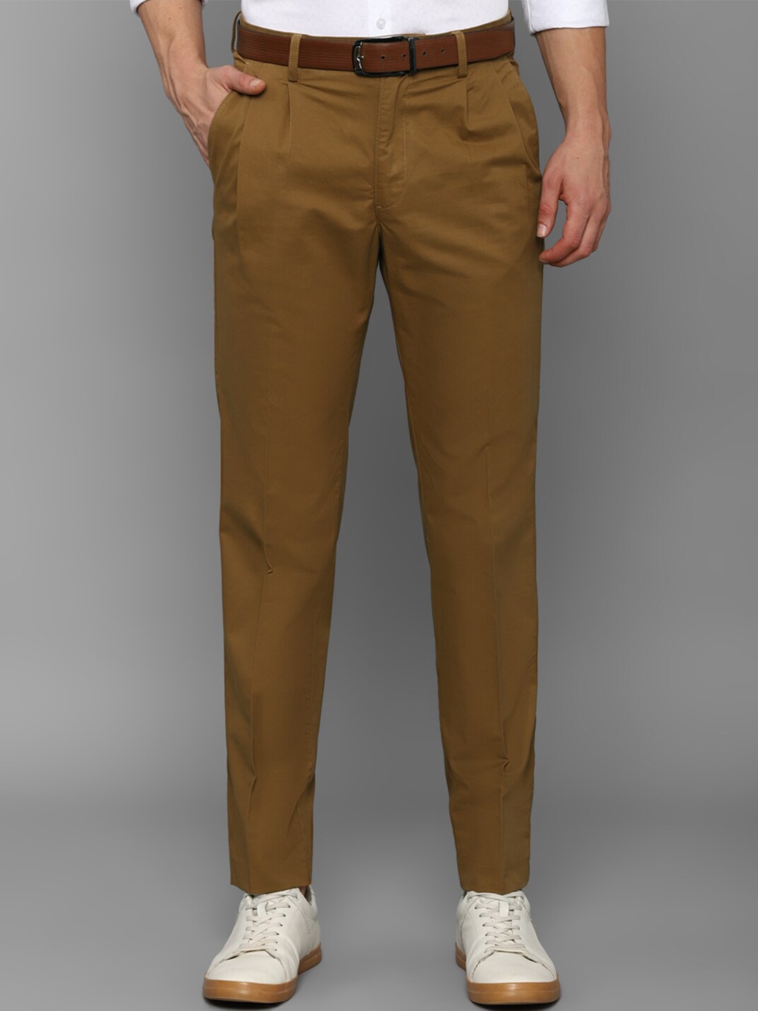 

Allen Solly Men Brown Pleated Solid Cotton Trouser