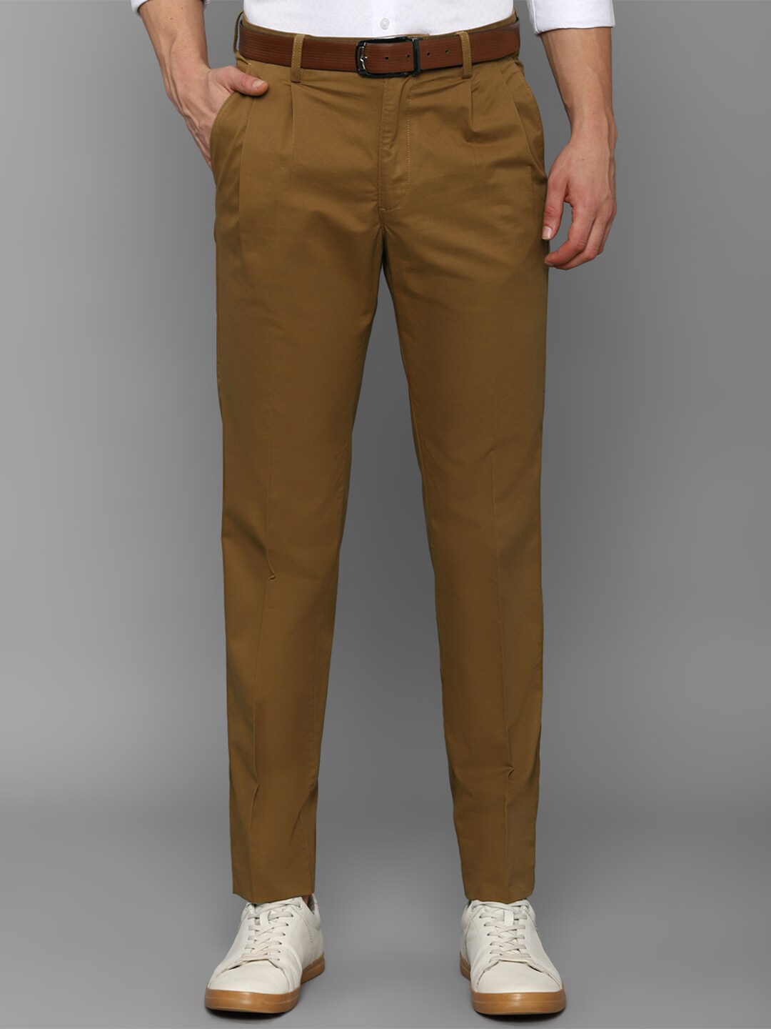 

Allen Solly Men Brown Pleated Solid Cotton Trouser