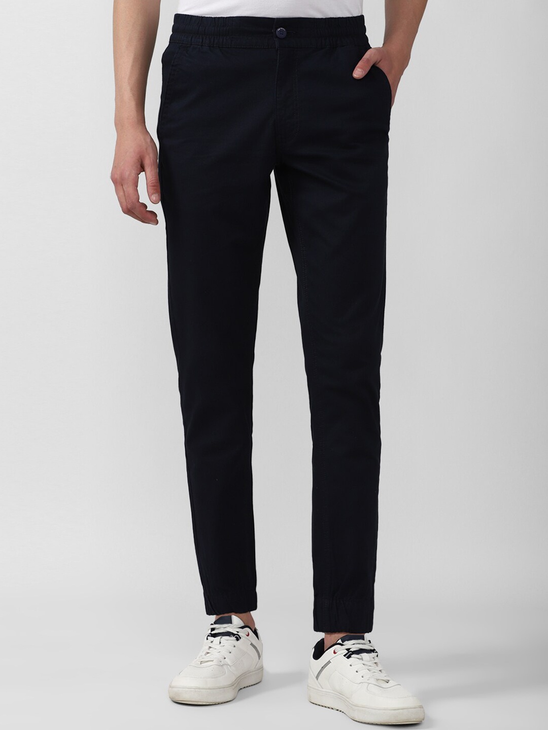 

Van Heusen Sport Men Black Causal Trousers