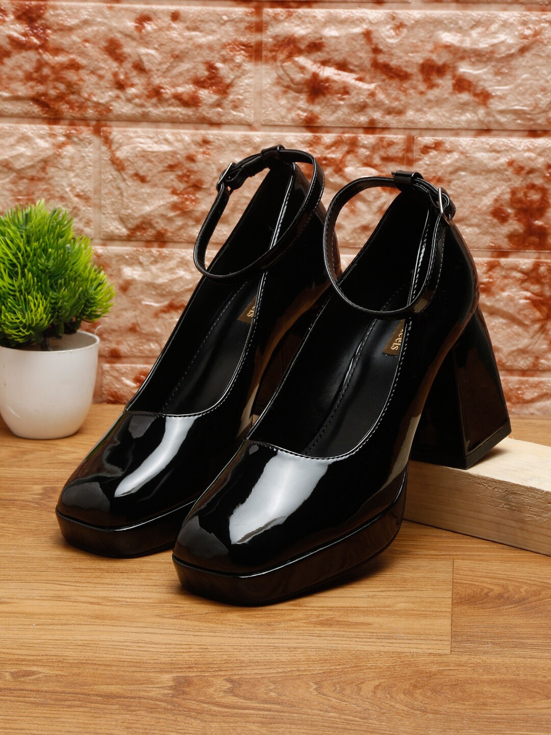 

Flat n Heels Black Block Pumps