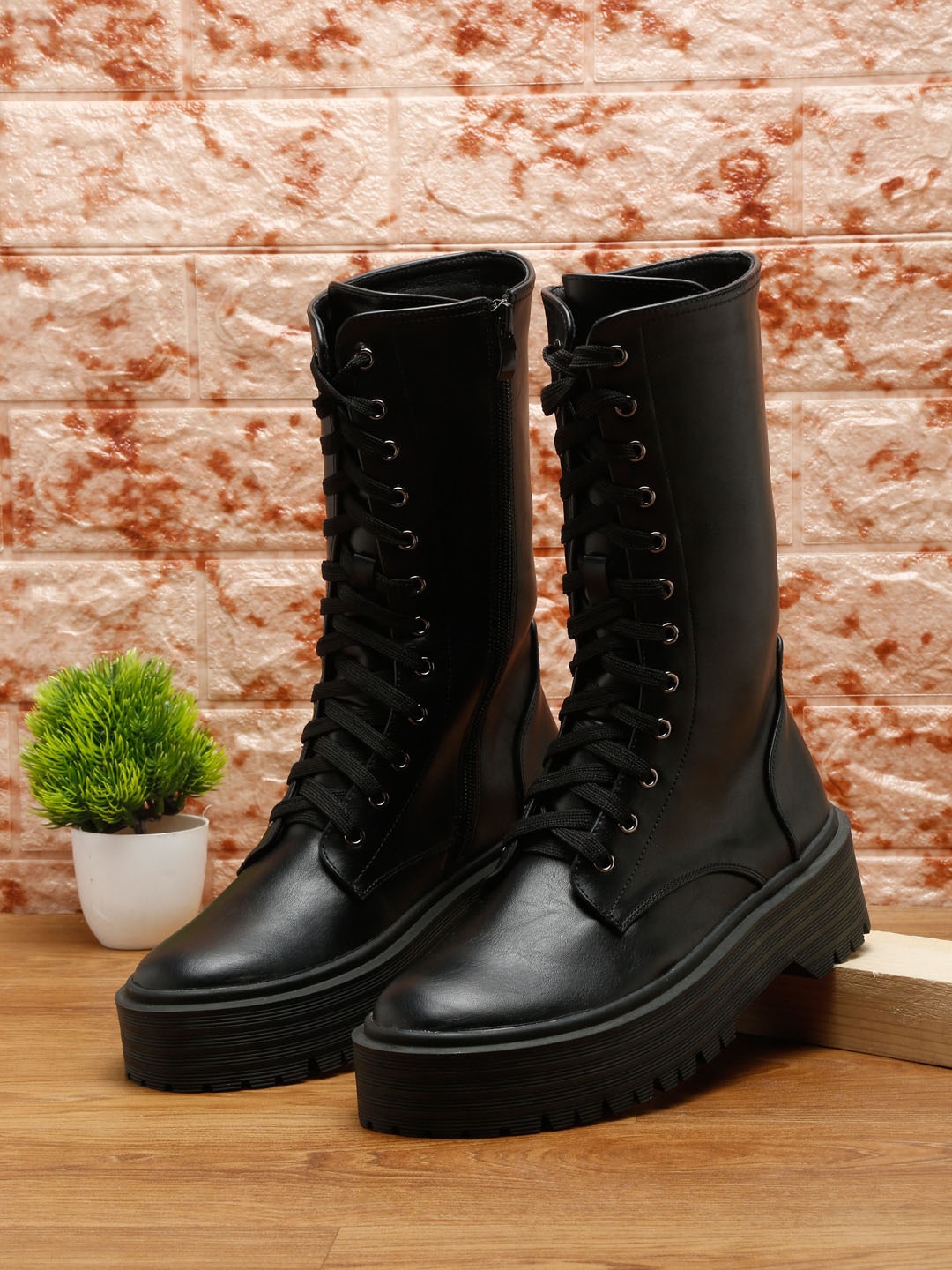 

Flat n Heels Women Black Solid Chunky Boots