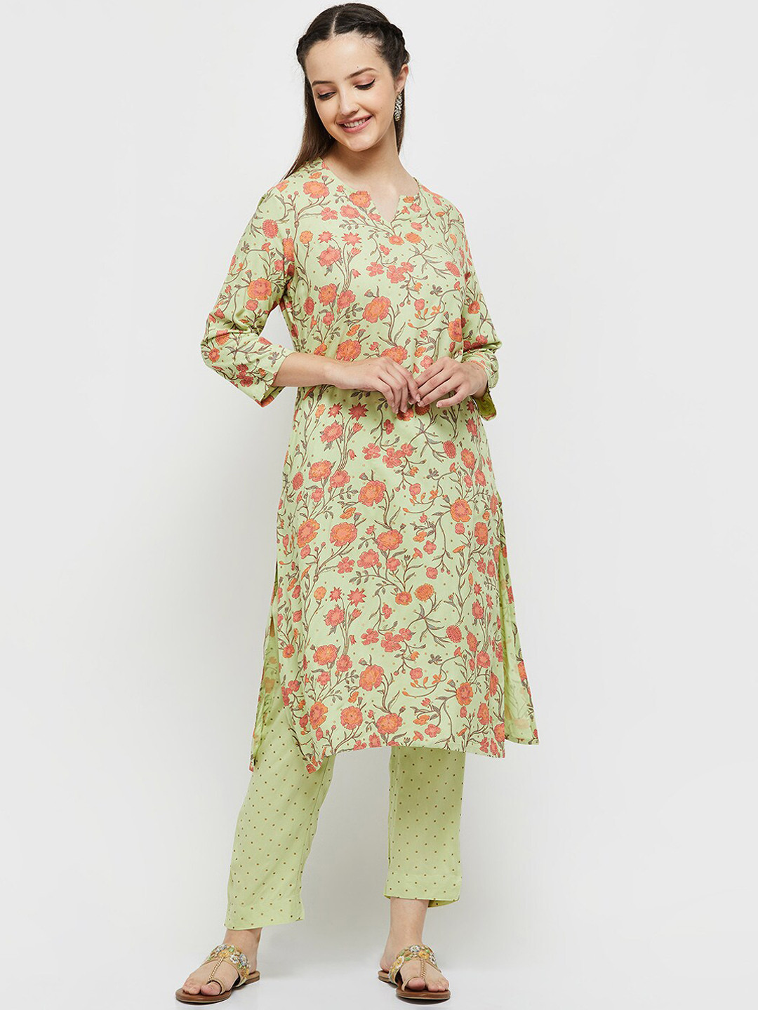 

max Women Green Floral Printed Kurta with Trousers