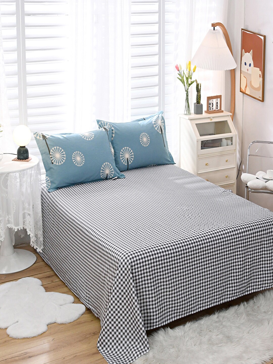 

JC HOME Grey & White Checked 200 TC Cotton Queen Bedsheet with 2 Pillow Covers