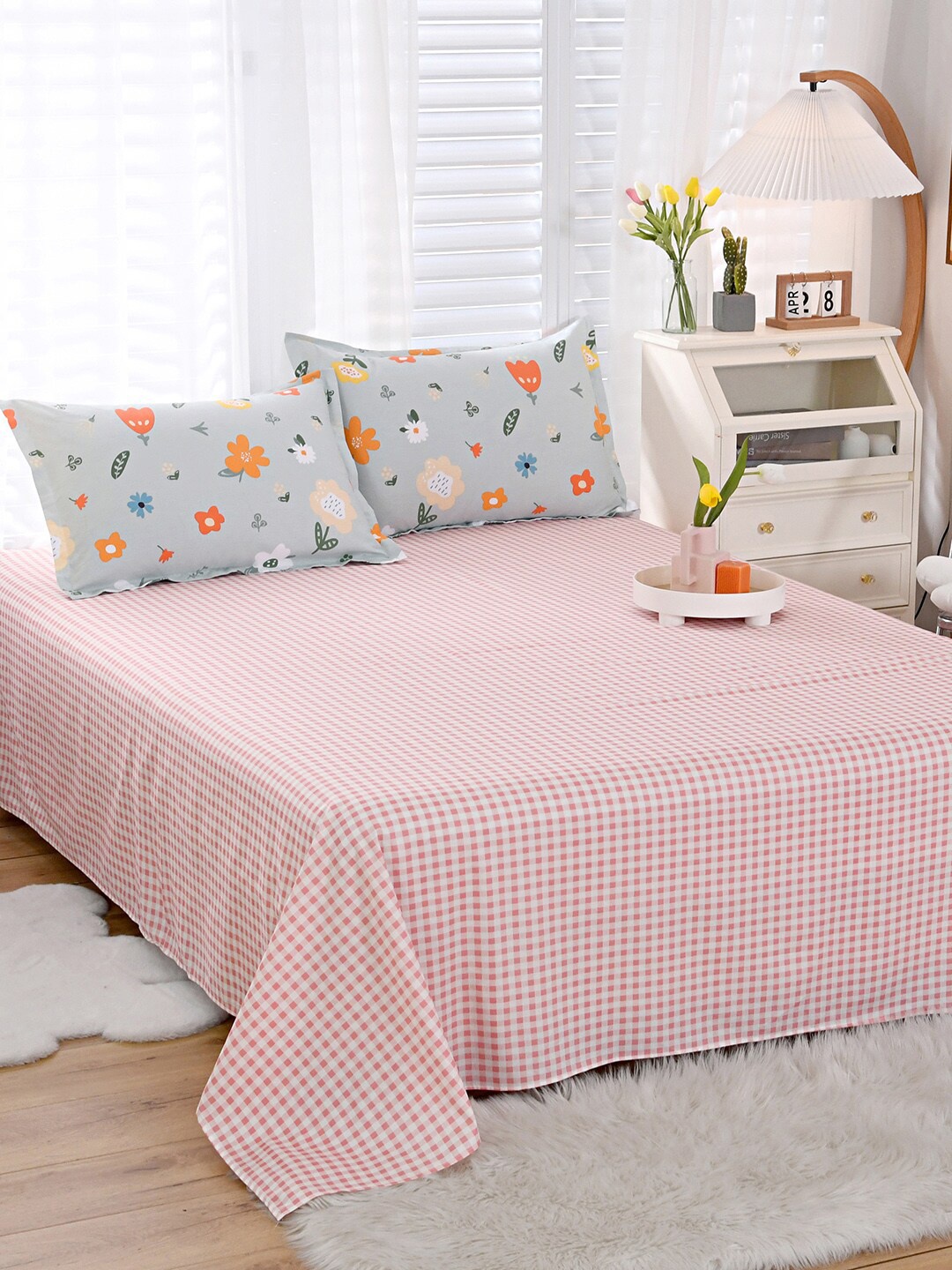 

JC Collection Pink & White Checked 200 TC Cotton King Bedsheet with 2 Pillow Covers