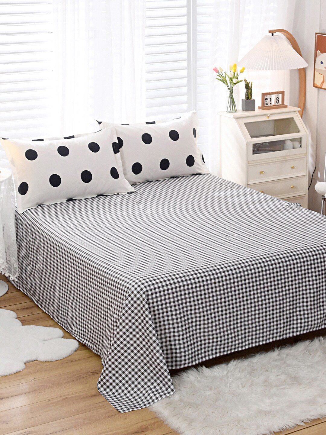 

JC Collection White & Black Geometric 200 TC Single Bedsheet with 1 Pillow Covers