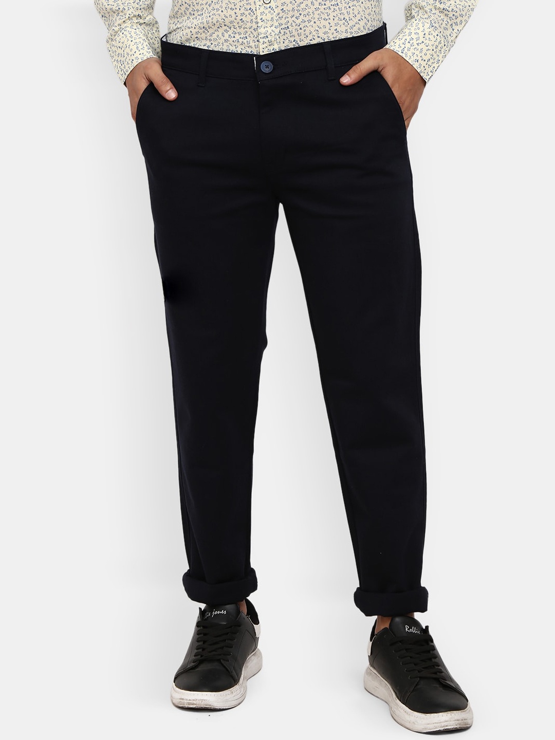 

V-Mart Men Black Classic Slim Fit Chinos Trouser