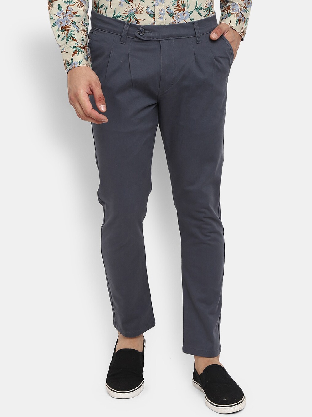 

V-Mart Men Blue Classic Pleated Cotton Trousers