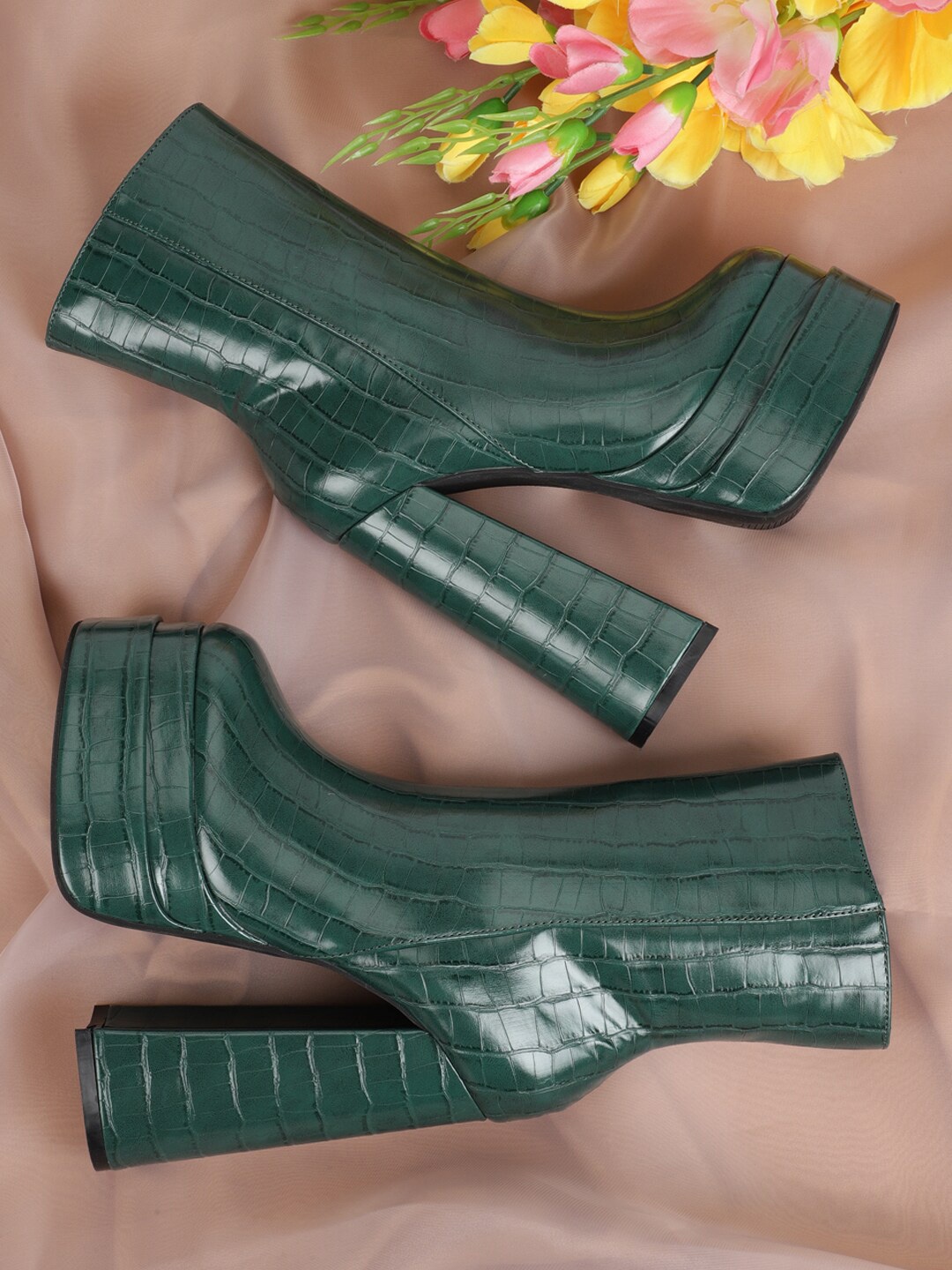 

Truffle Collection Women Green Textured Block Heel Boots