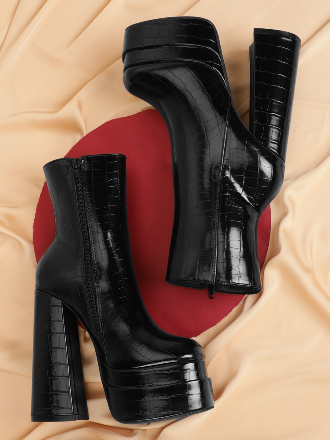 

Truffle Collection Women Black Solid Block Heel Winter Boots