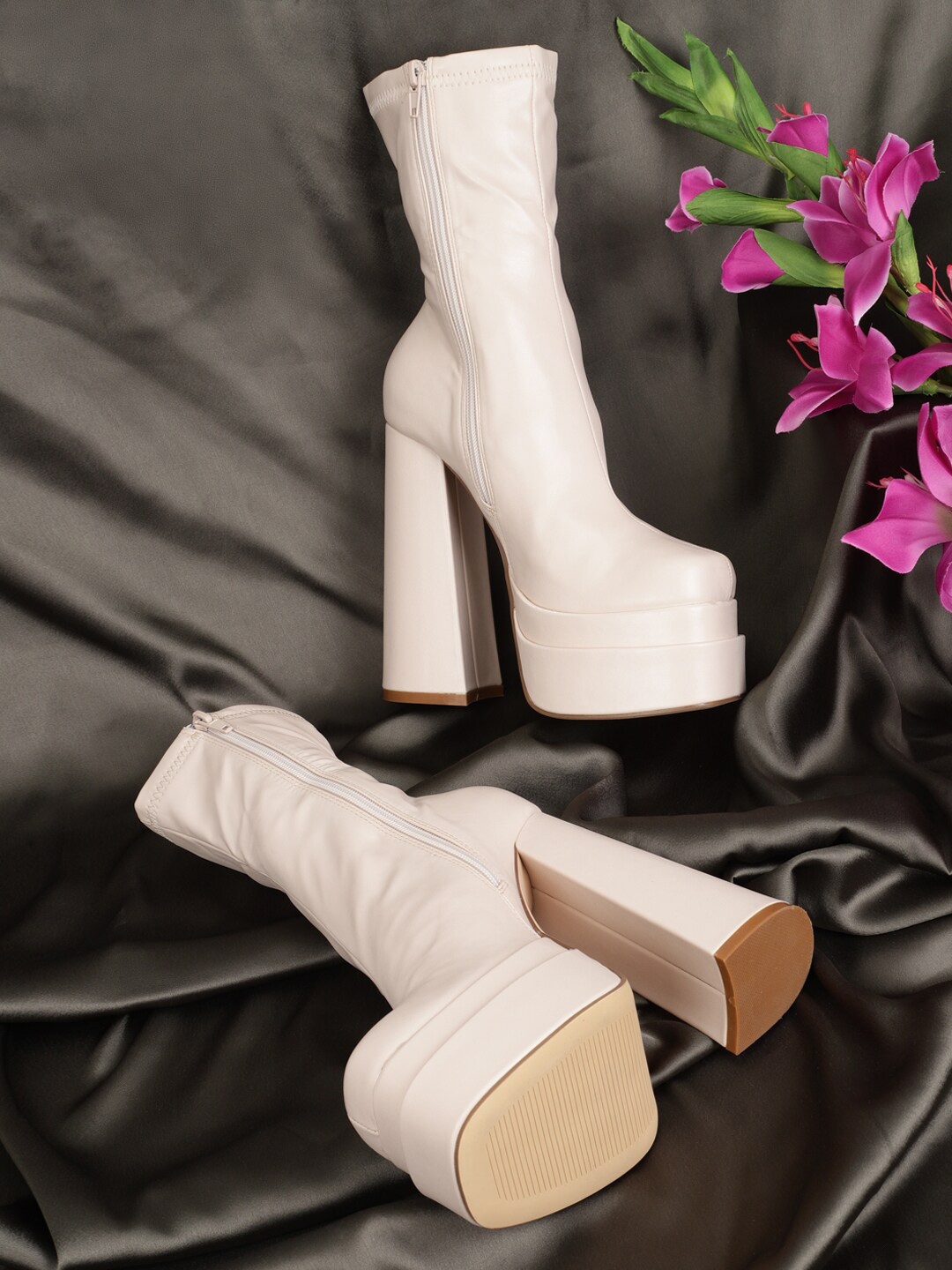 

Truffle Collection Women Beige Solid Block Heel Winter Boots
