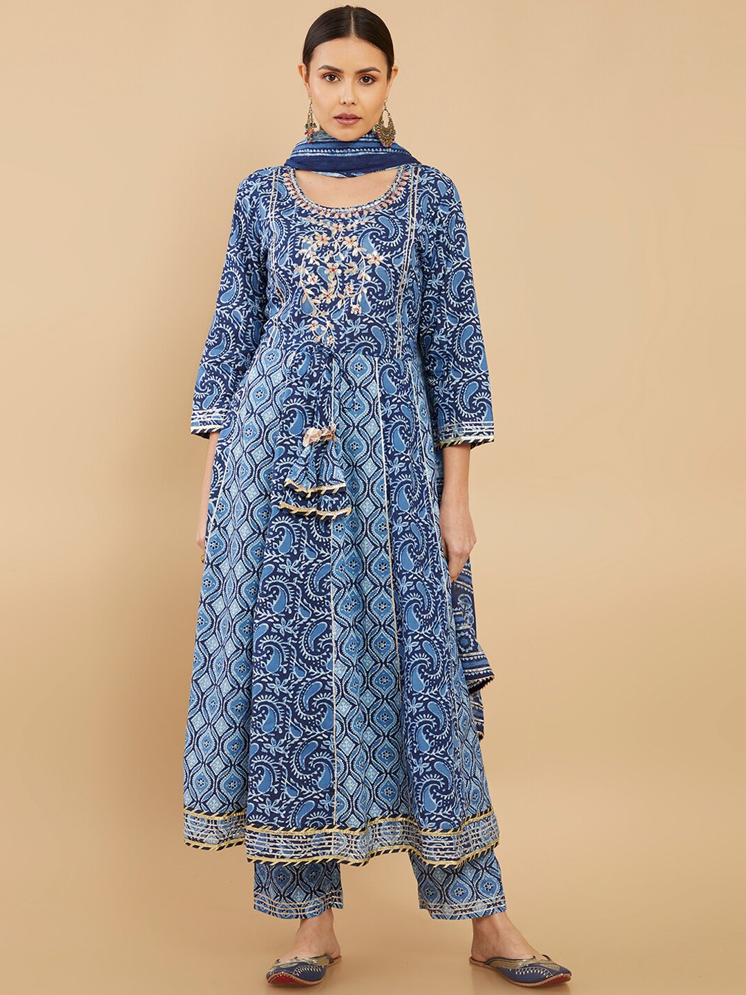 

Soch Women Blue Floral Printed Kurta with Trousers With Dupatta