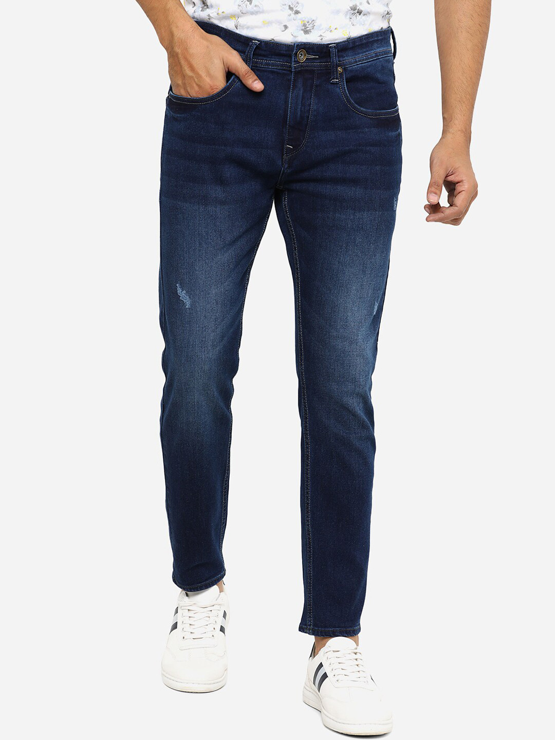 

JADE BLUE Men Blue Slim Fit Mildly Distressed Light Fade Jeans