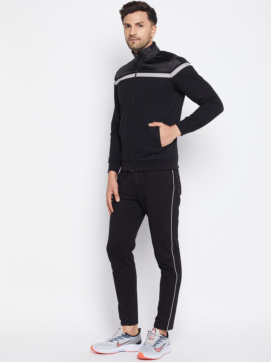 

WILD WEST Men Black Colorblocked Tracksuit