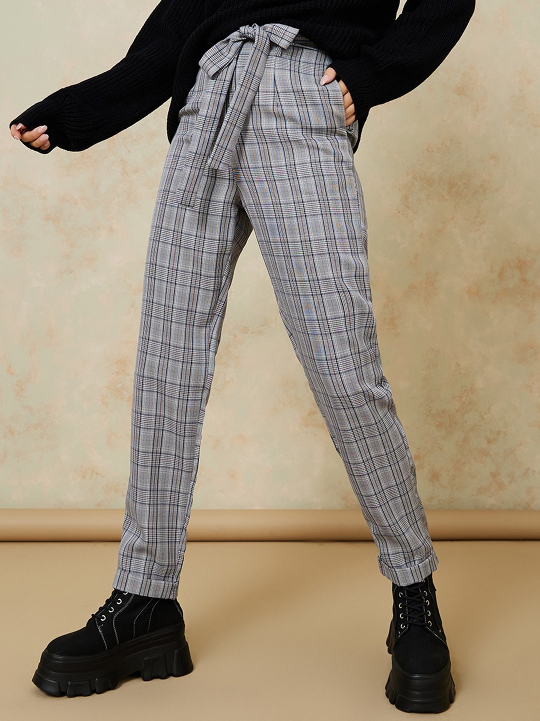 

Styli Women Grey Checked Tapered Fit High-Rise Trousers