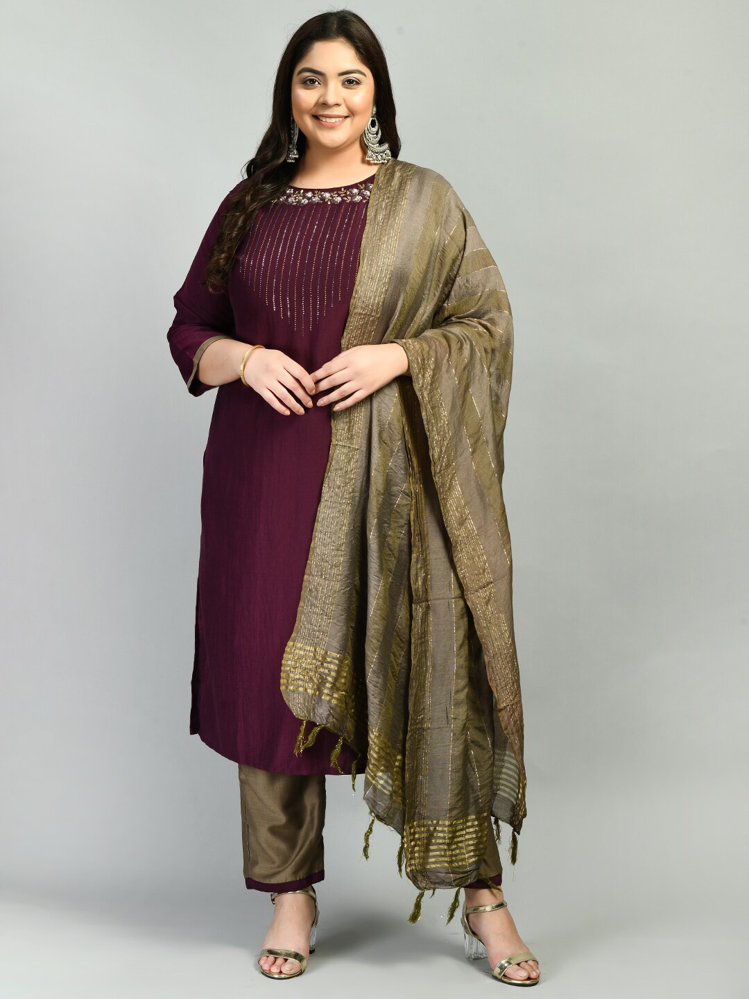 

PrettyPlus by Desinoor.com Floral Beads and Stones Kurta with Trousers, Purple