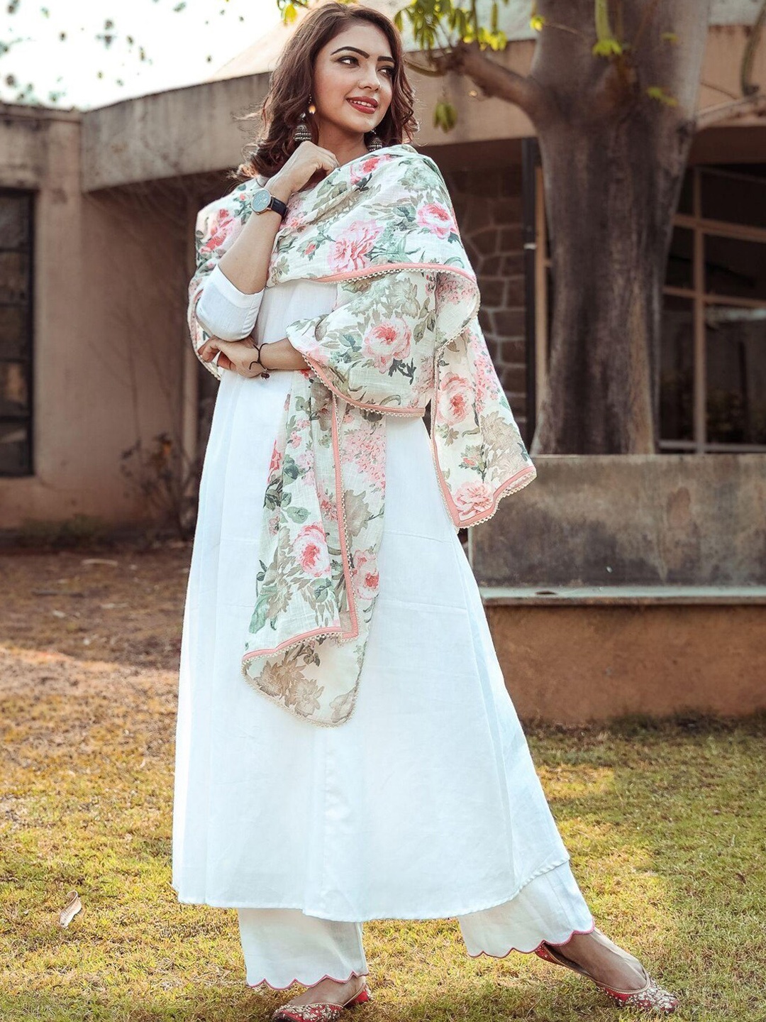 

Ambraee Women White Printed Kurta with Trousers With Dupatta