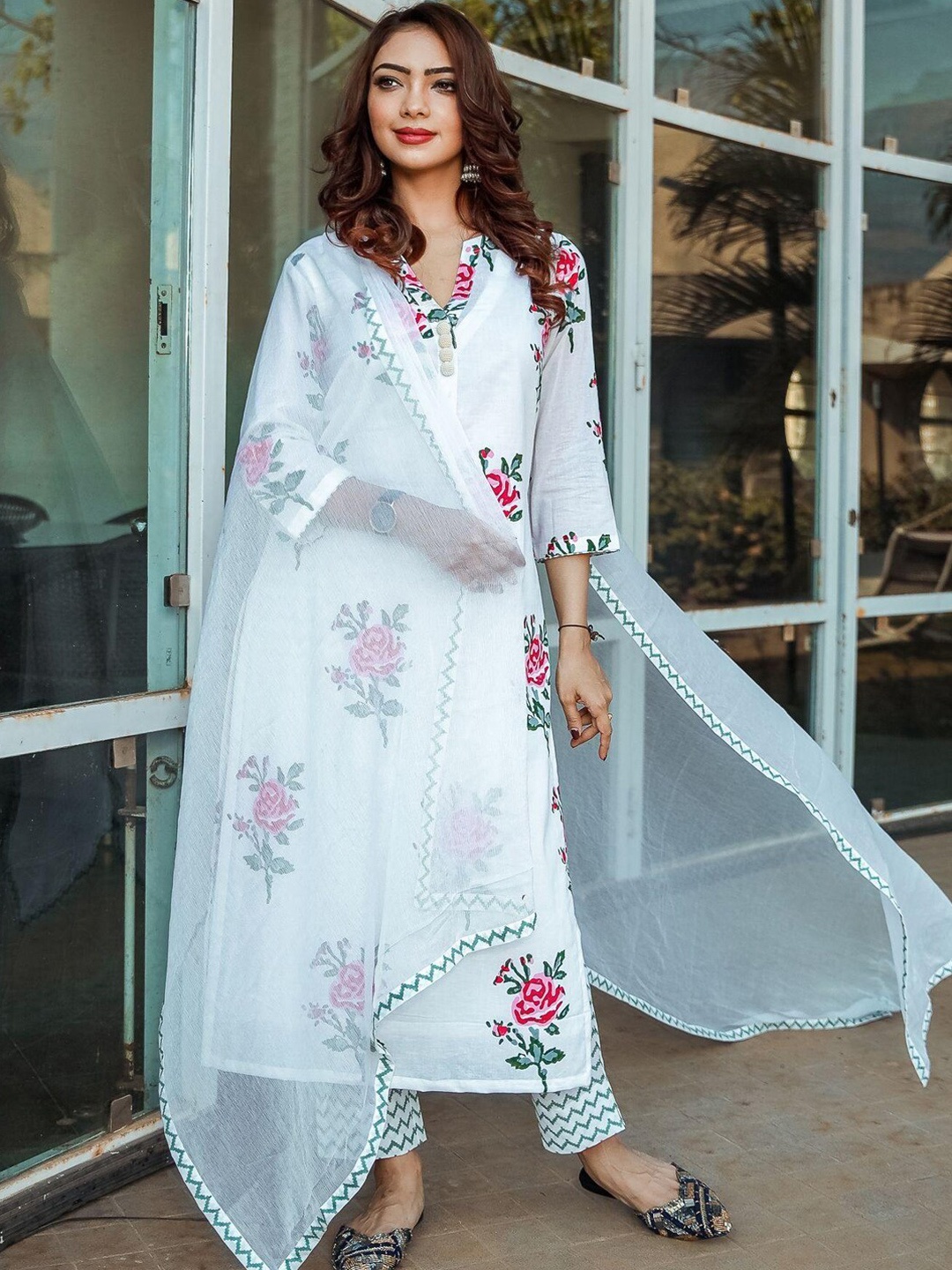 

Ambraee Women White Floral Printed Kurta with Trousers With Dupatta