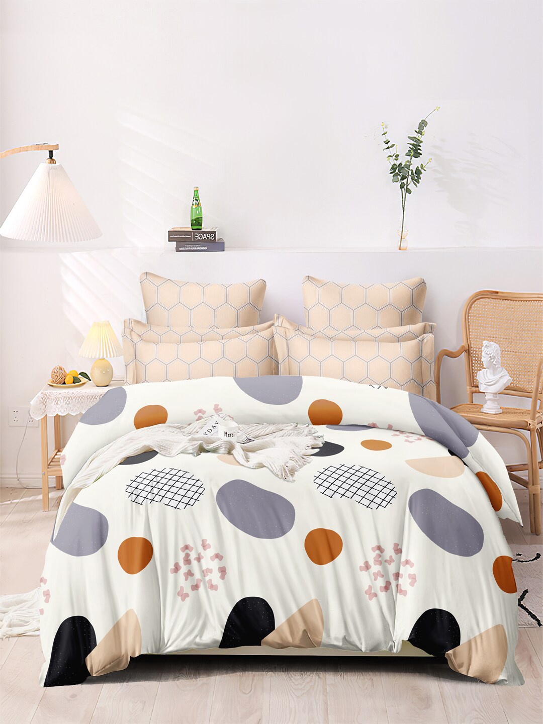 

homewards White & Grey Geometric Microfiber AC Room 150 GSM Double Bed Comforter
