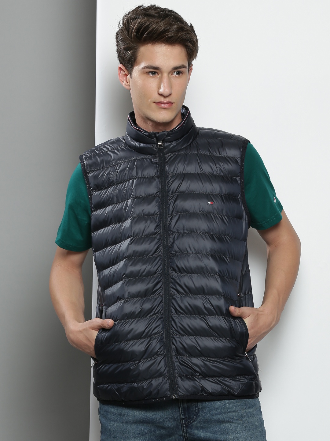 

Tommy Hilfiger Men Mock Collar Sleeveless Puffer Jacket, Navy blue