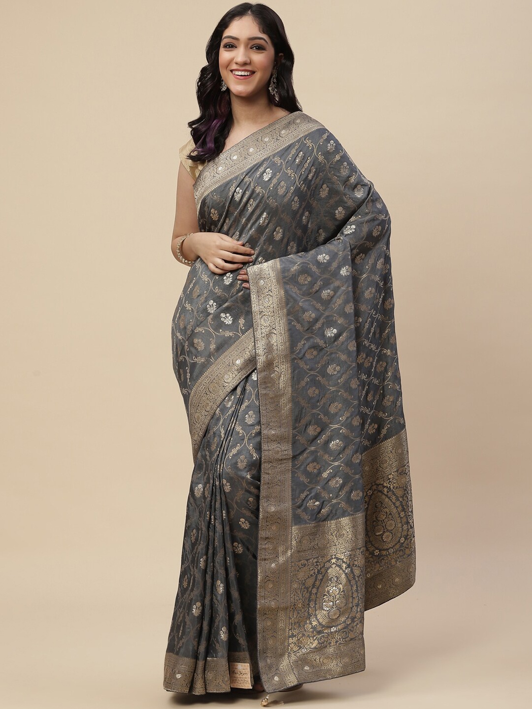 

Meena Bazaar Grey & Gold-Toned Woven Design Zari Art Silk Kanjeevaram Saree
