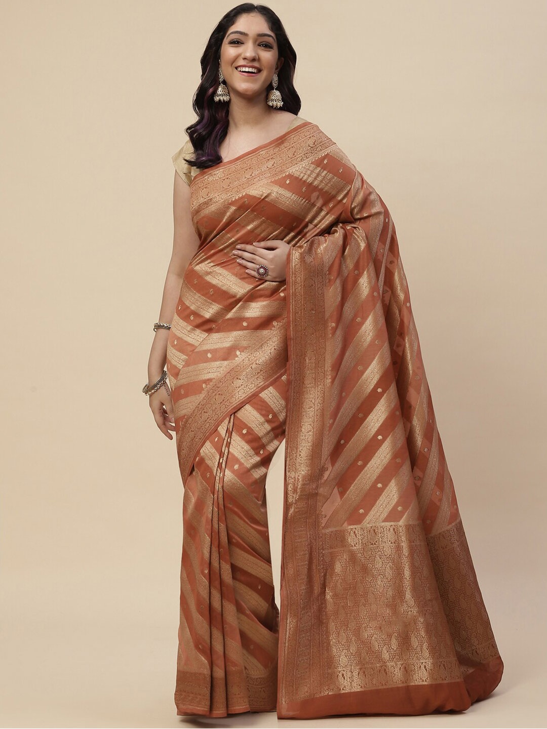 

Meena Bazaar Peach-Coloured & Gold-Toned Striped Zari Silk Cotton Kanjeevaram Saree