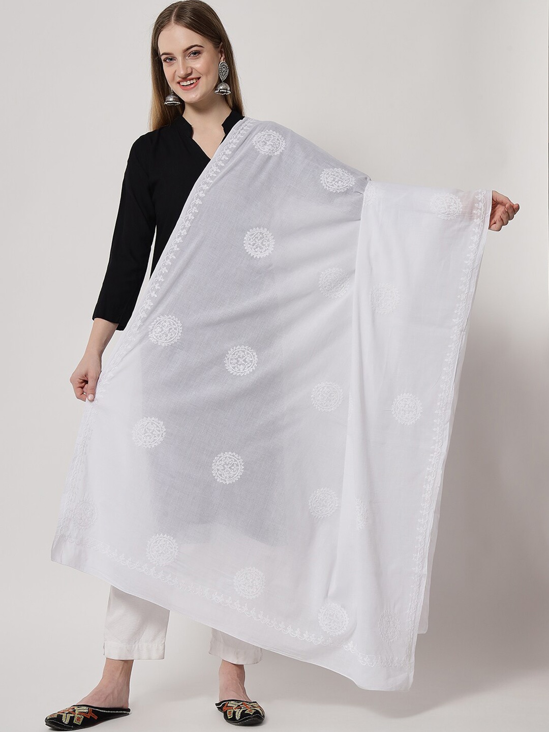 

PARAMOUNT CHIKAN White Ethnic Motifs Embroidered Pure Cotton Dupatta with Chikankari