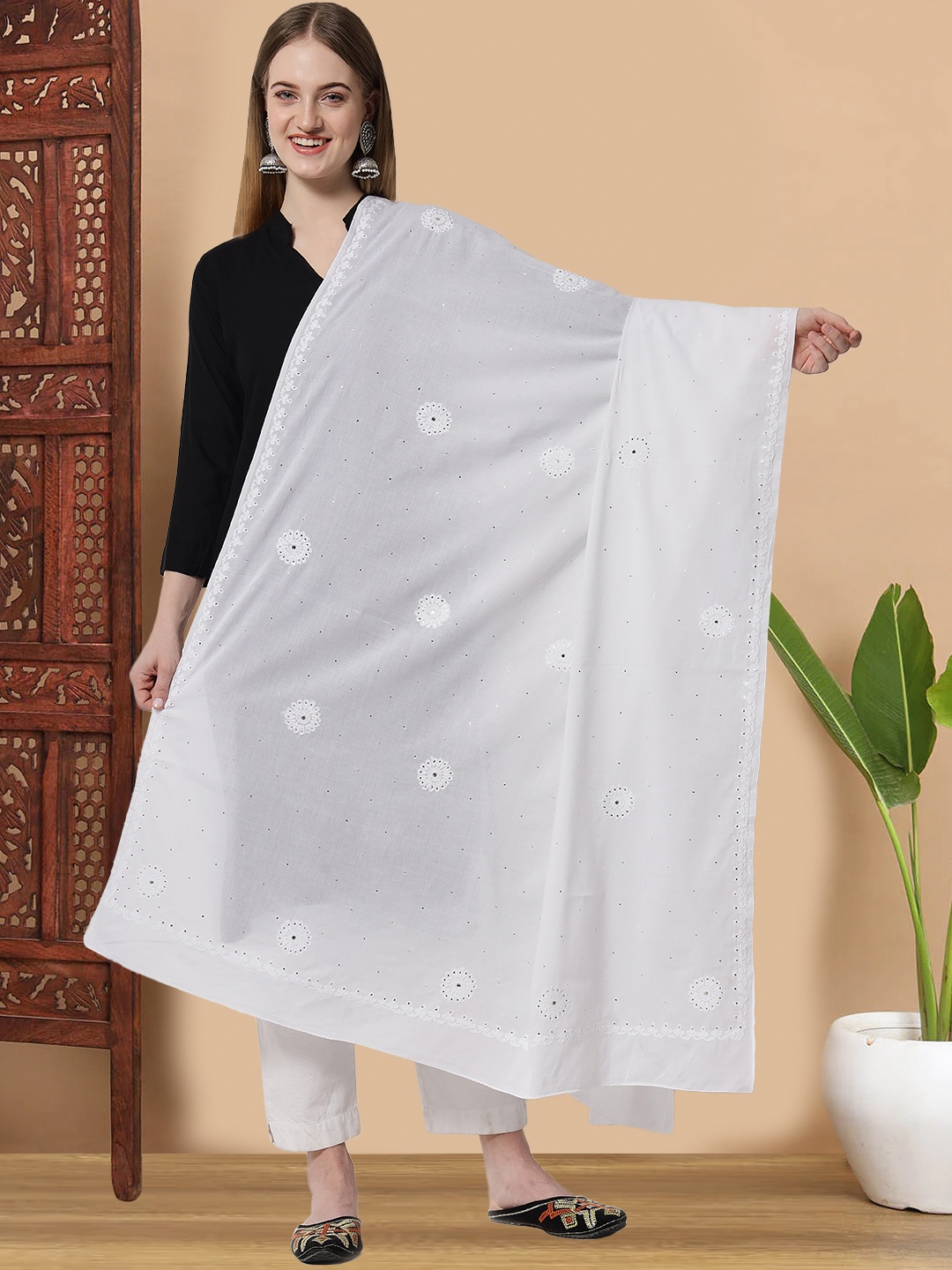 

PARAMOUNT CHIKAN White Ethnic Motifs Embroidered Pure Cotton Dupatta with Chikankari