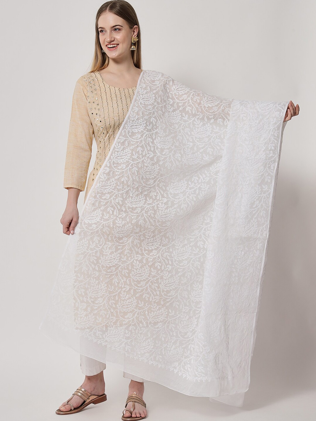 

PARAMOUNT CHIKAN White Ethnic Motifs Embroidered Dupatta with Chikankari