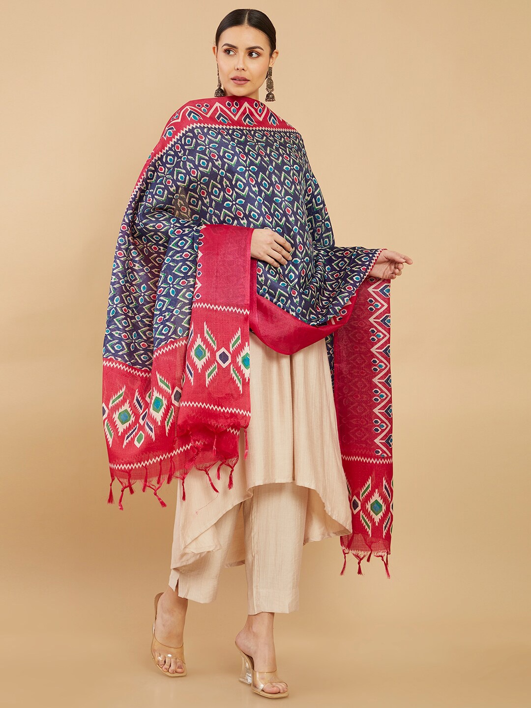 

Soch Navy Blue & Pink Floral Printed Linen Dupatta