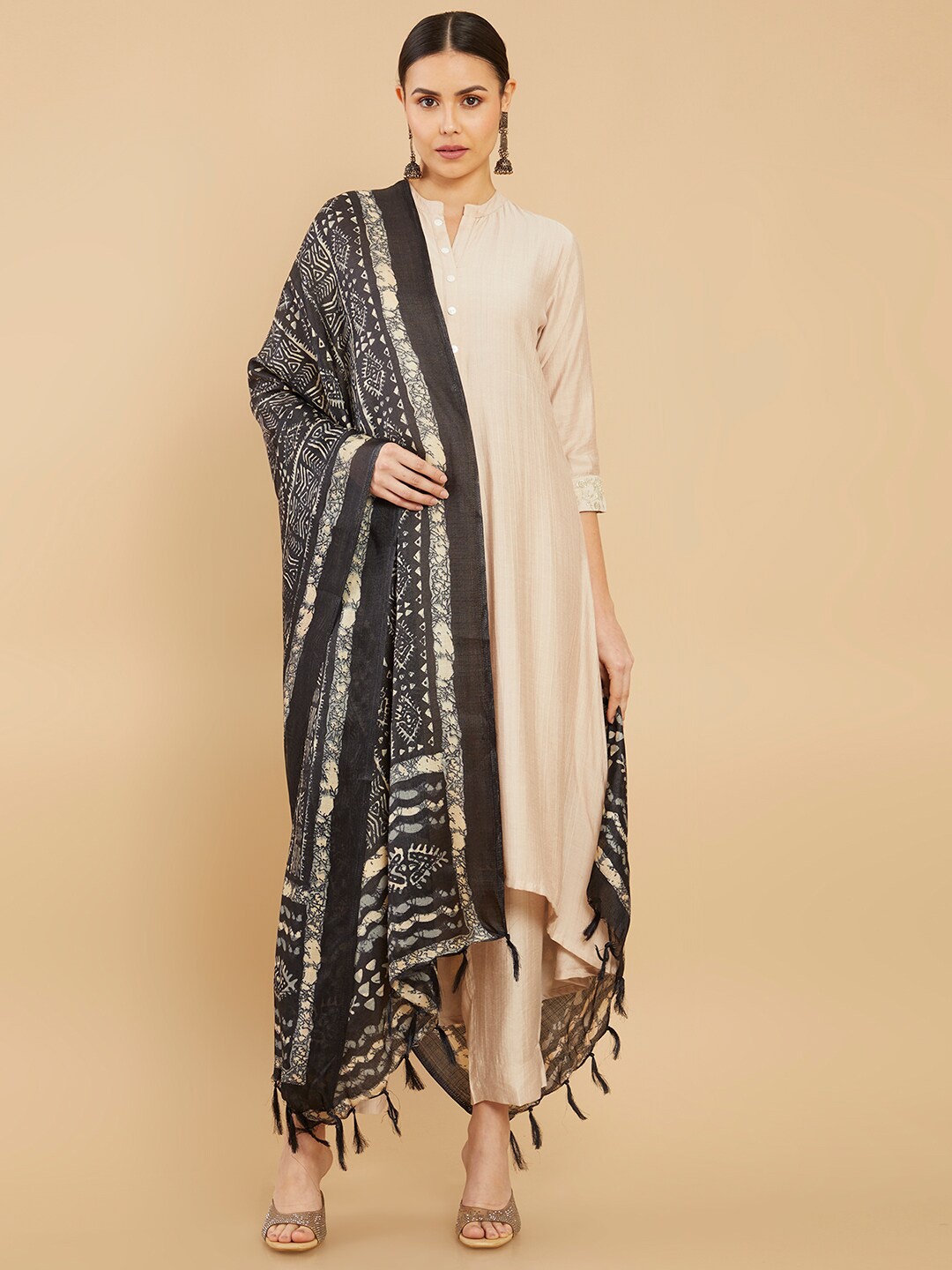 

Soch Black & White Ethnic Motifs Printed Linen Dupatta