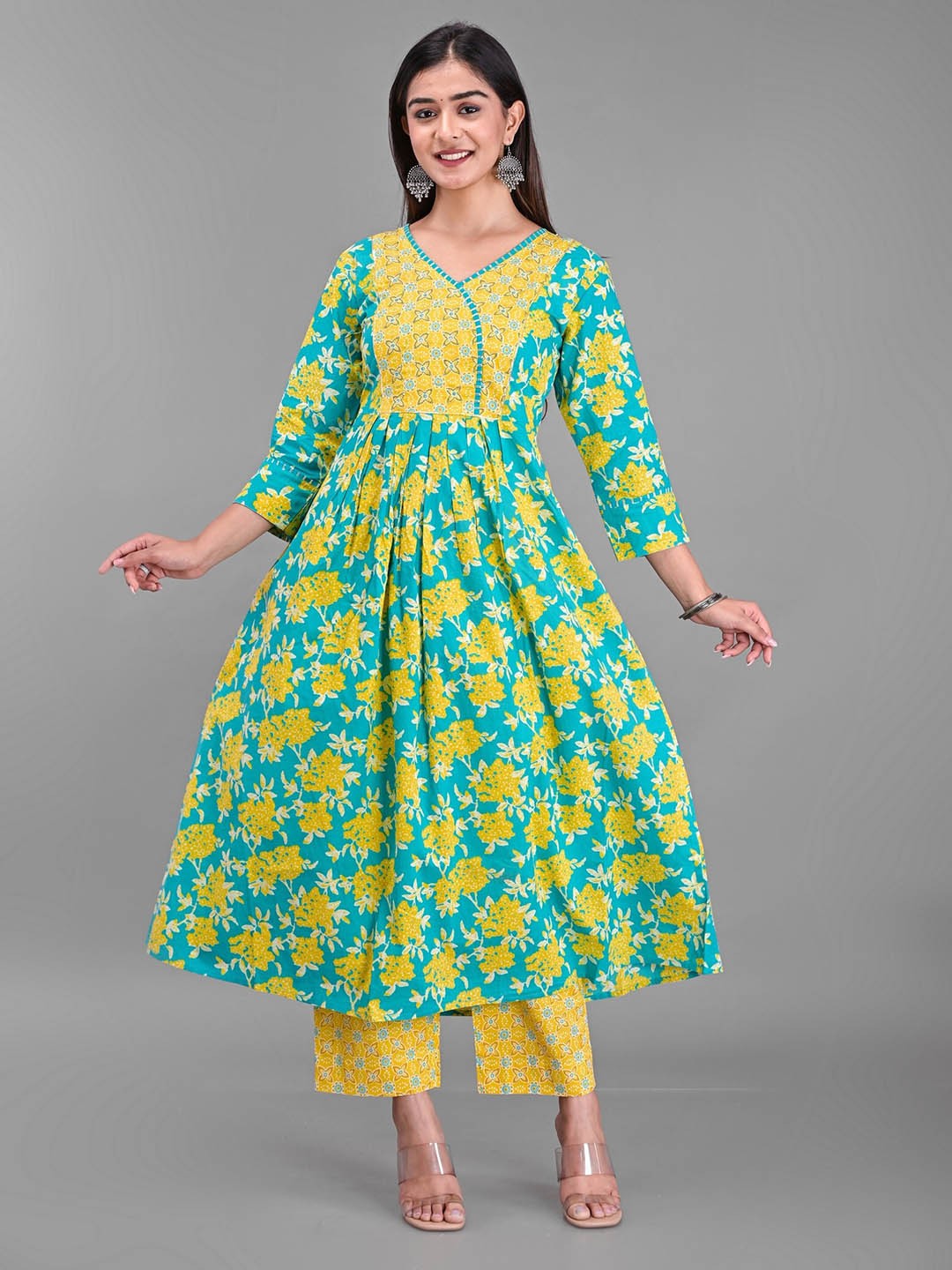 

EtnicaWear Women Green Floral Printed Pleated Pure Cotton Kurta with Trouser