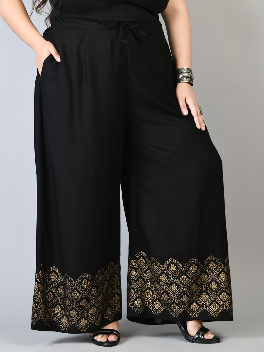 

PrettyPlus by Desinoor.com Women Plus Size Black & Beige Printed Palazzos