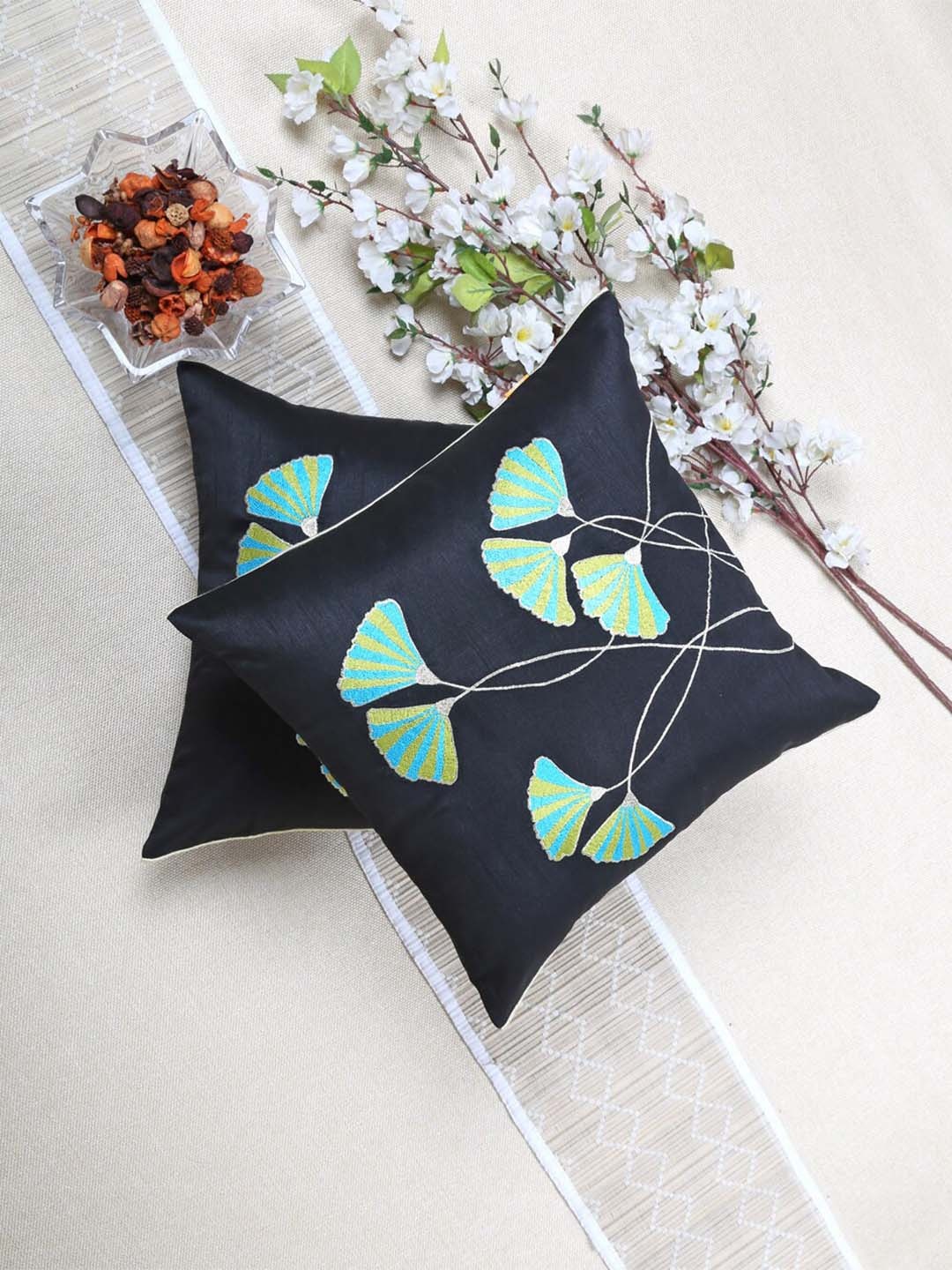 

ANS Black & Blue Set of 2 Floral Square Cushion Covers