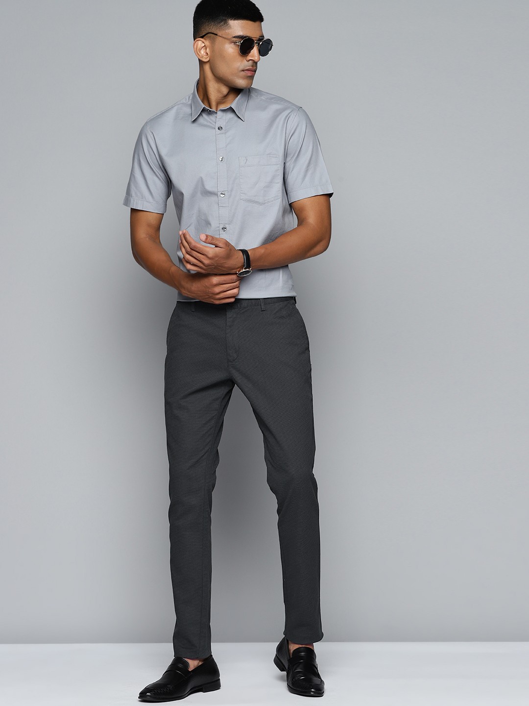 

Indian Terrain Men Textured Comfort Slim Fit Trousers, Charcoal