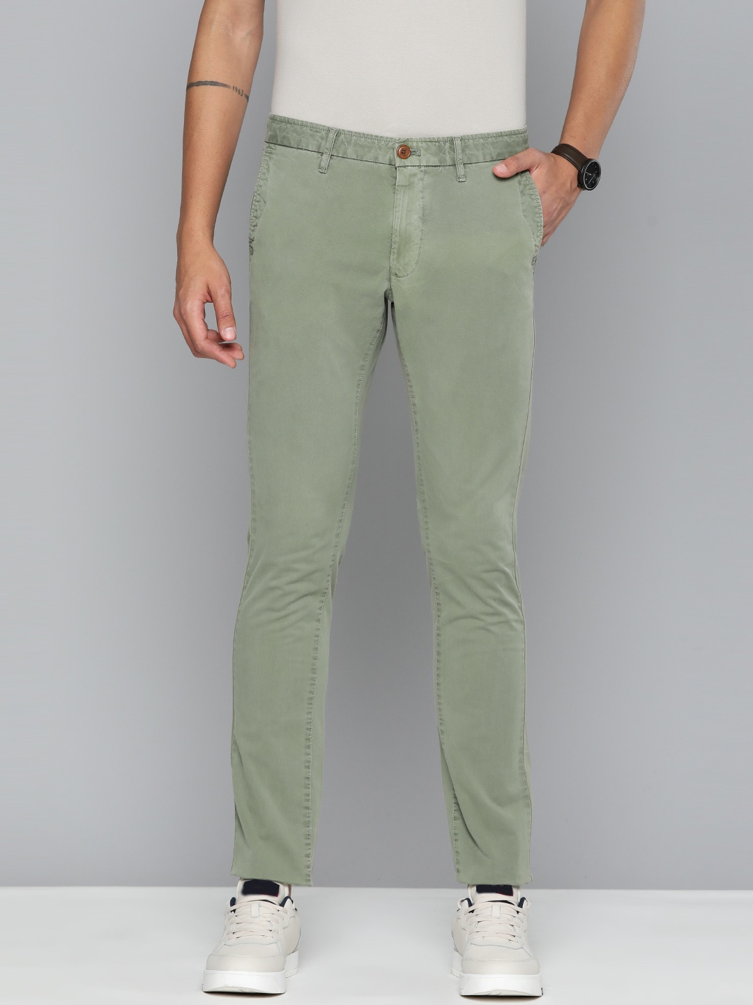 

Indian Terrain Men Brooklyn Slim Fit Trousers, Green