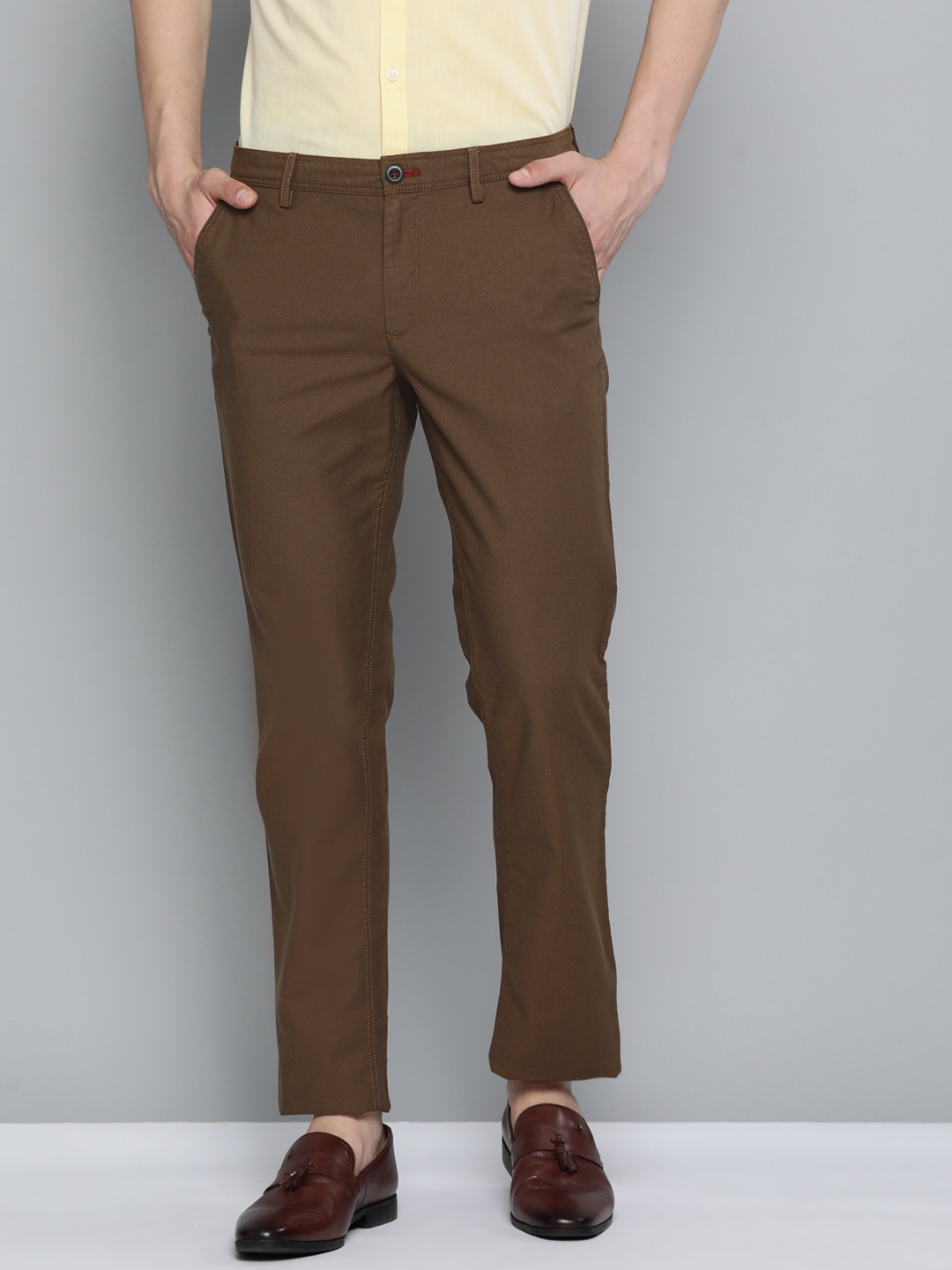 

Indian Terrain Men Textured Kansas Trousers, Brown