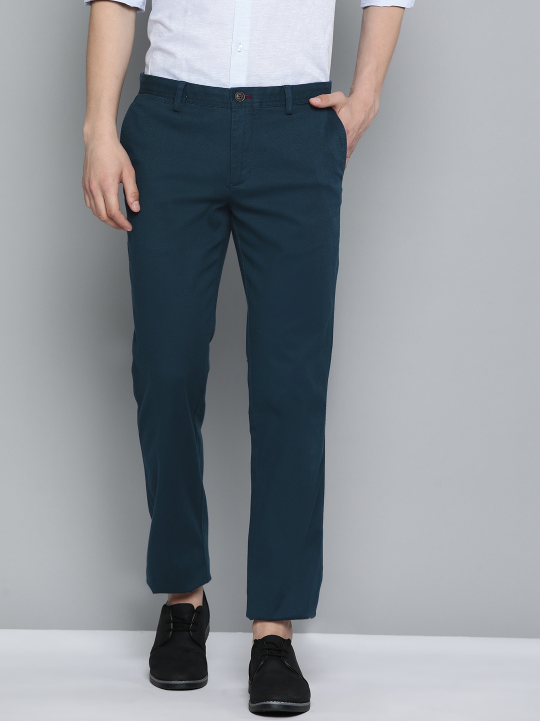 

Indian Terrain Men Textured Kansas Trousers, Navy blue