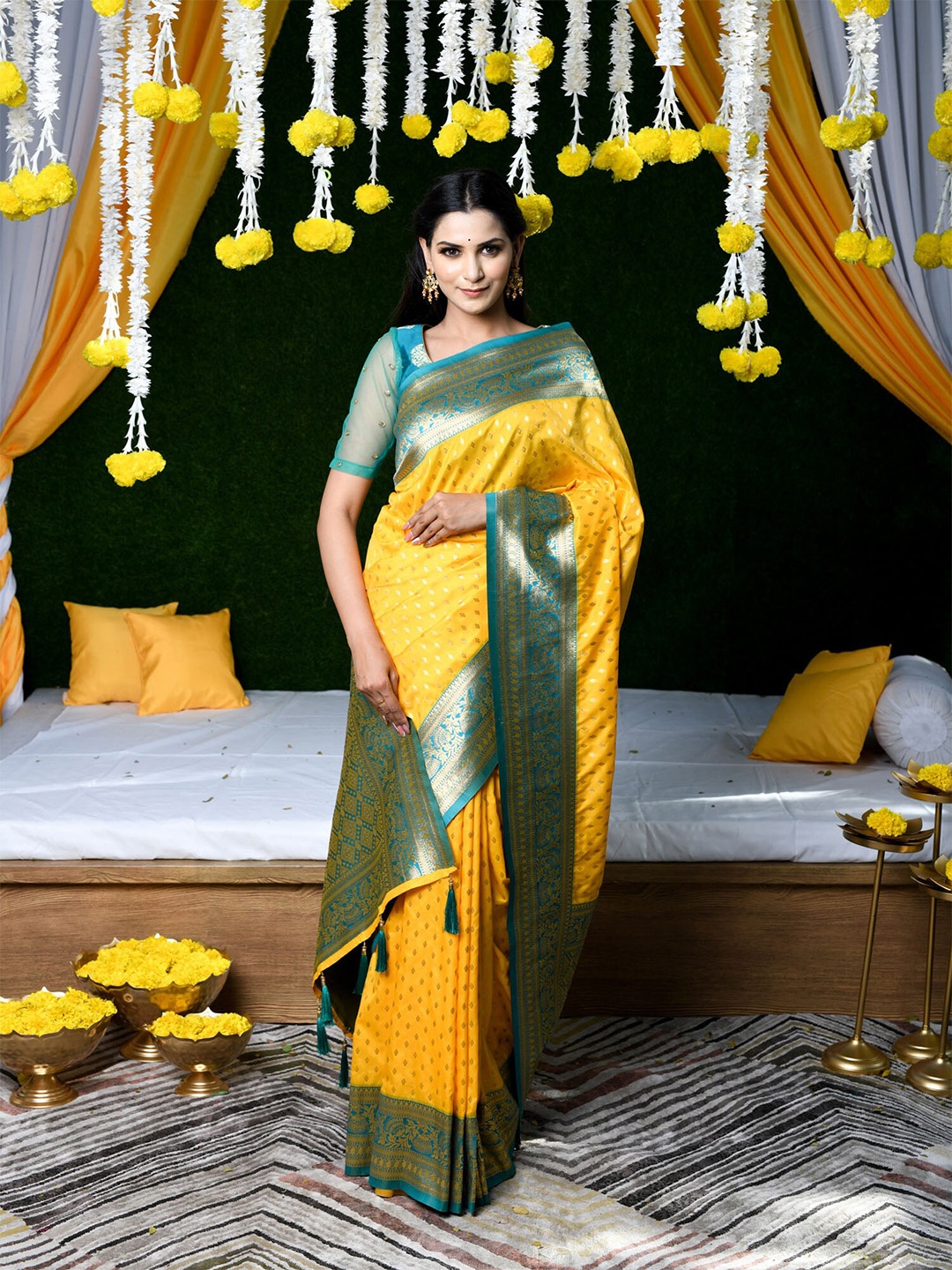 

BEATITUDE Yellow & Turquoise Blue Ethnic Motifs Zari Pure Silk Banarasi Saree