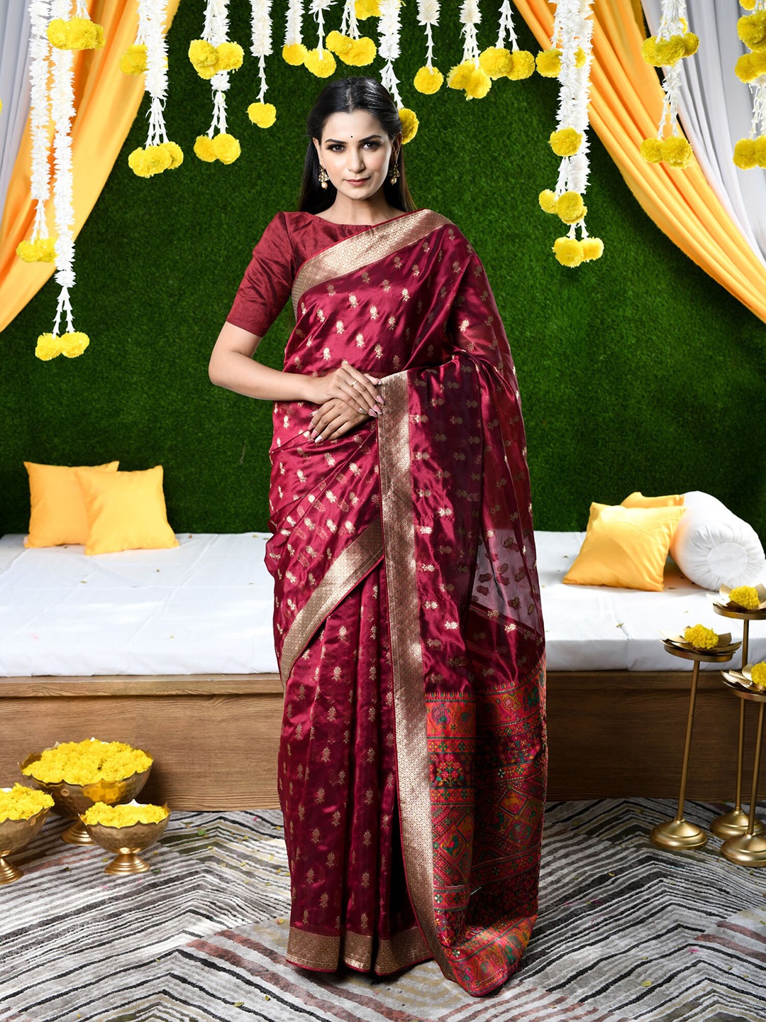 

BEATITUDE Floral Woven Design Zari Paithani Saree, Red