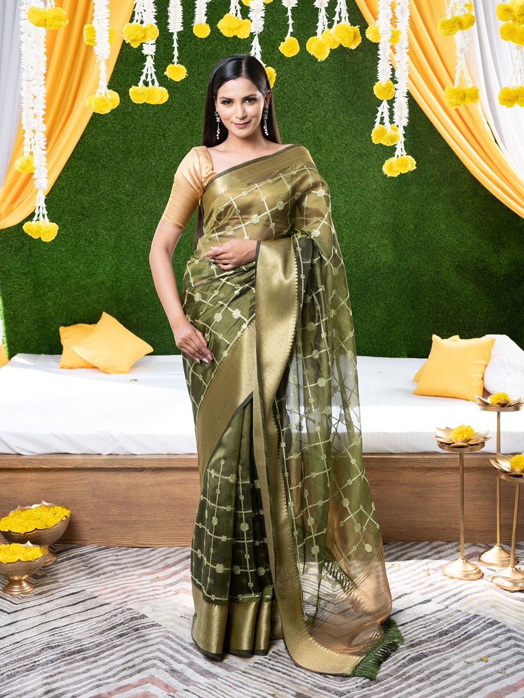 

BEATITUDE Olive Green & Gold-Toned Checked Woven Zari Organza Saree