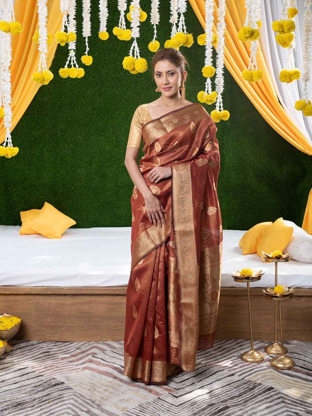 

BEATITUDE Rust & Gold-Toned Woven Zari Silk Blend Banarasi Saree