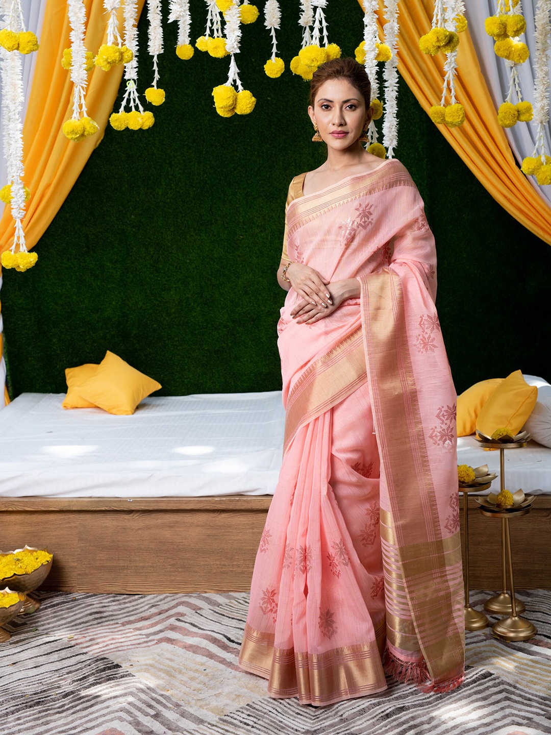 

BEATITUDE Pink & Gold-Toned Floral Zari Organza Saree