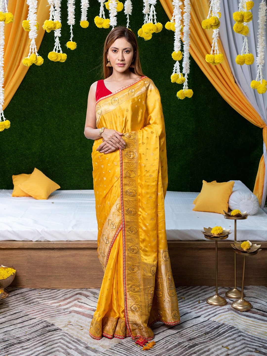 

BEATITUDE Yellow & Red Ethnic Motifs Zari Pure Silk Banarasi Saree