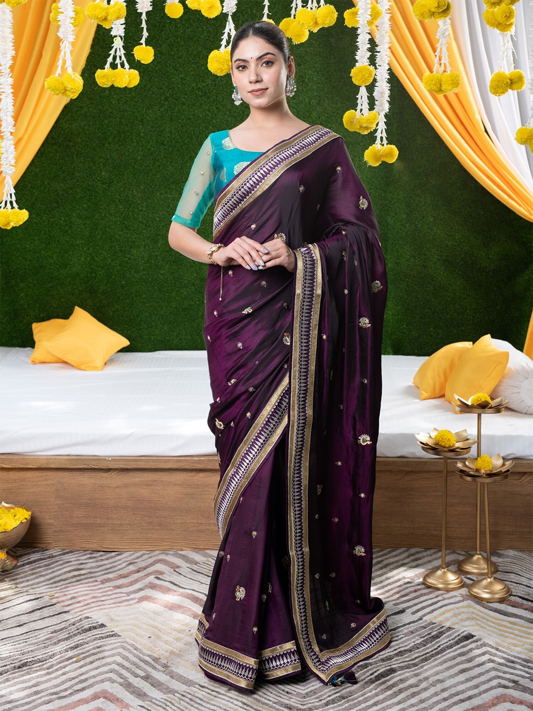 

BEATITUDE Purple & Gold-Toned Ethnic Motifs Zari Pure Silk Banarasi Saree