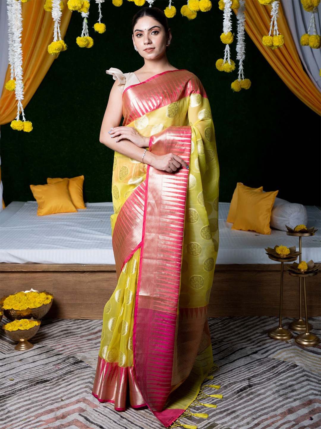 

BEATITUDE Yellow & Pink Ethnic Motifs Zari Silk Blend Banarasi Saree