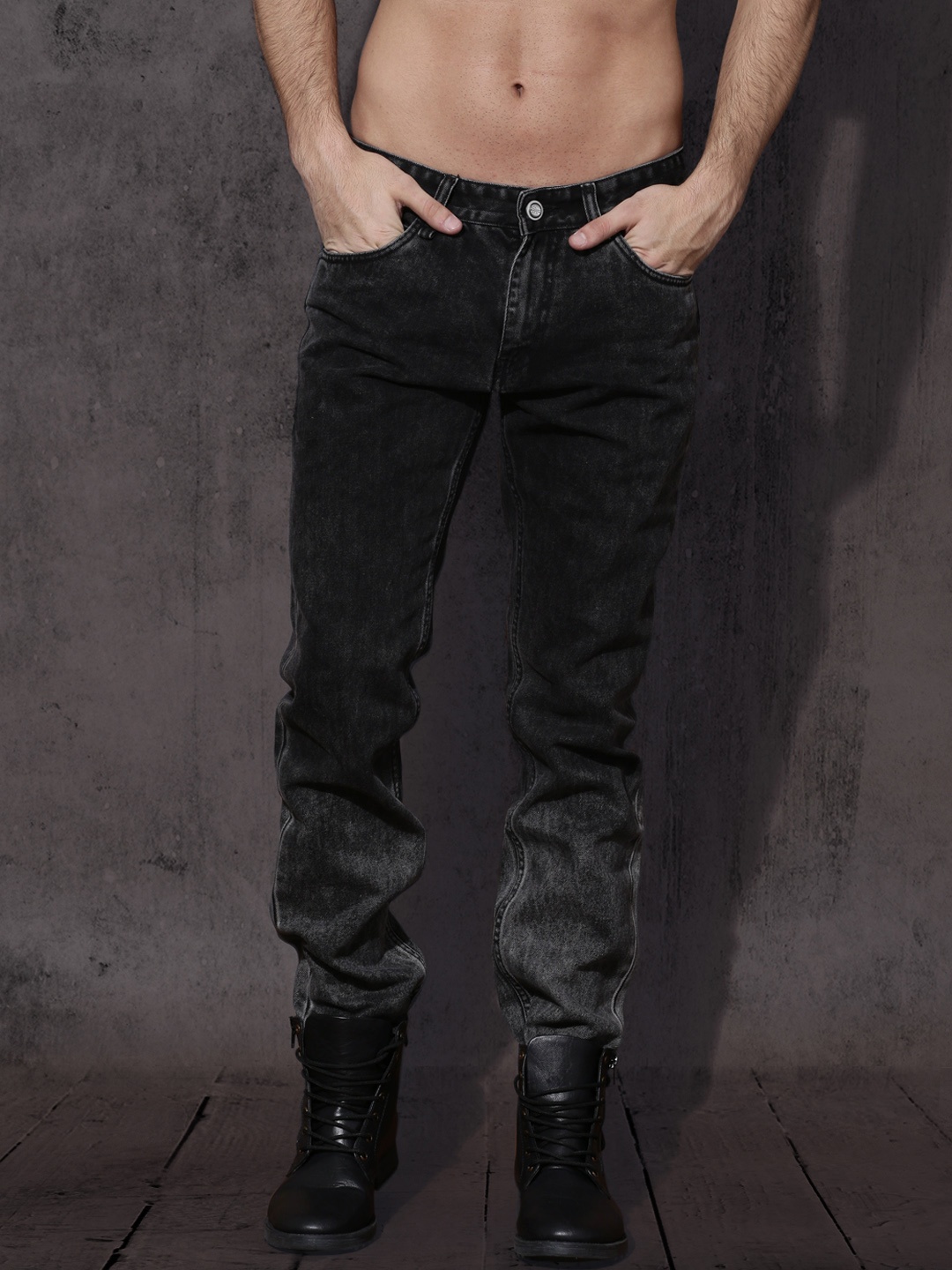 

Roadster Men Black Slim Fit Mid-Rise Clean Look Stretchable Jeans