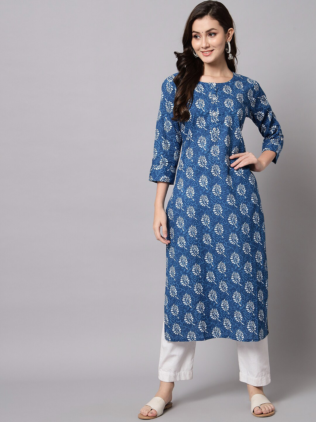 

Silai Bunai Women Navy Blue & White Ethnic Motifs Printed Kurta