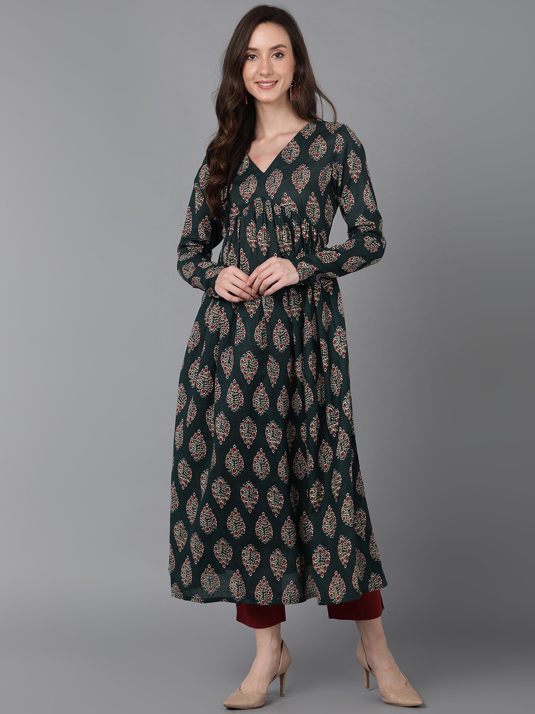 

AHIKA V-Neck Ethnic Motifs Printed Cotton Kurta, Green