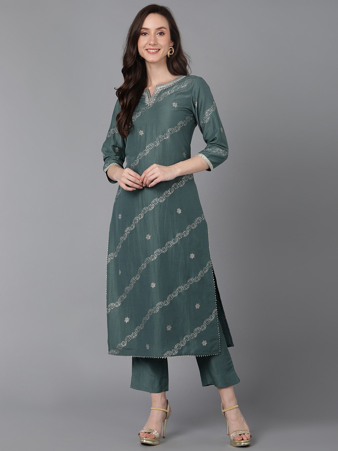 

AHIKA Women Teal Floral Embroidered Kurta